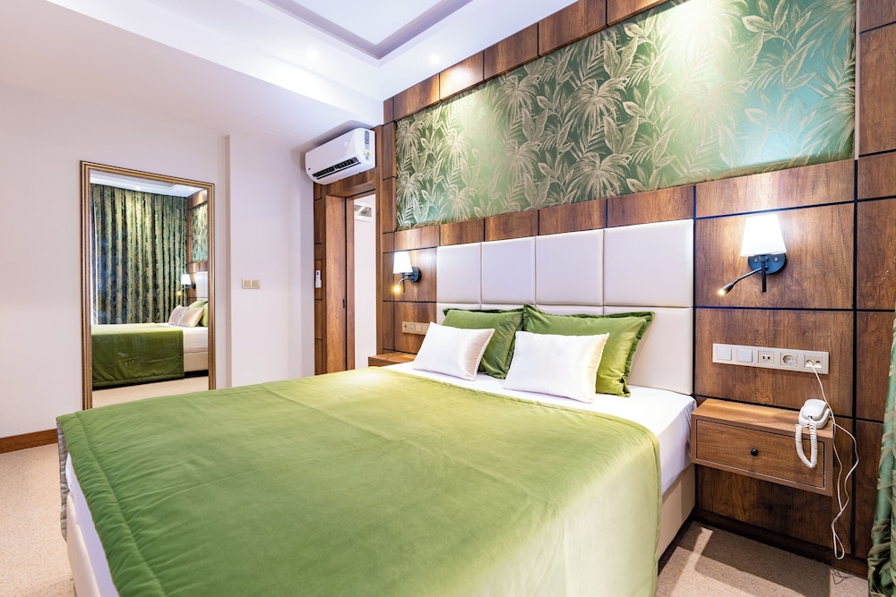 Junior Suite, 1 Single and 2 Double Beds
