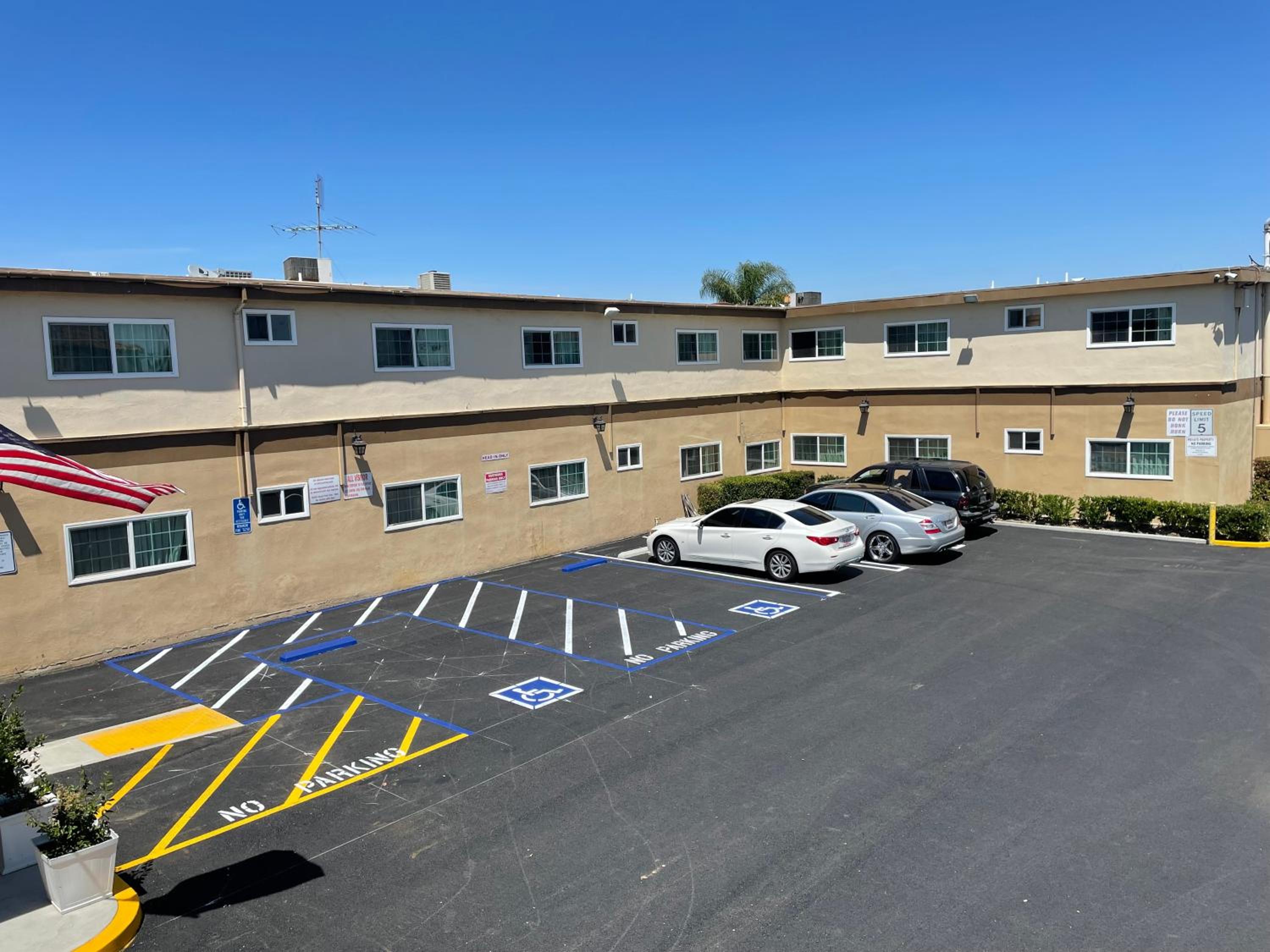 Grand Inn 33/38