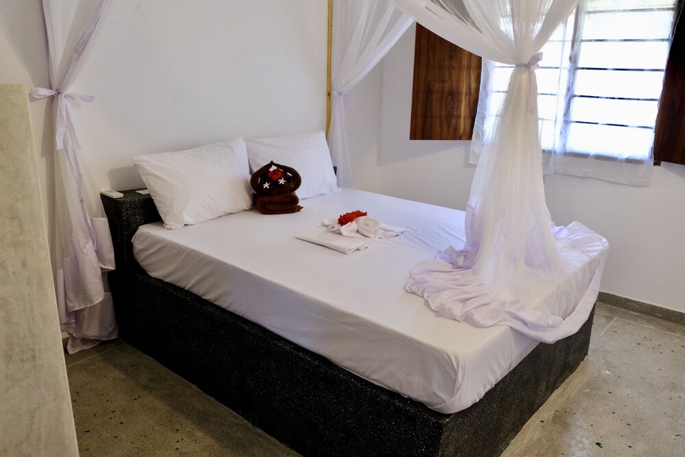 2 BEDROOMS, FAMILY, APARTMENT, POOL SIDE