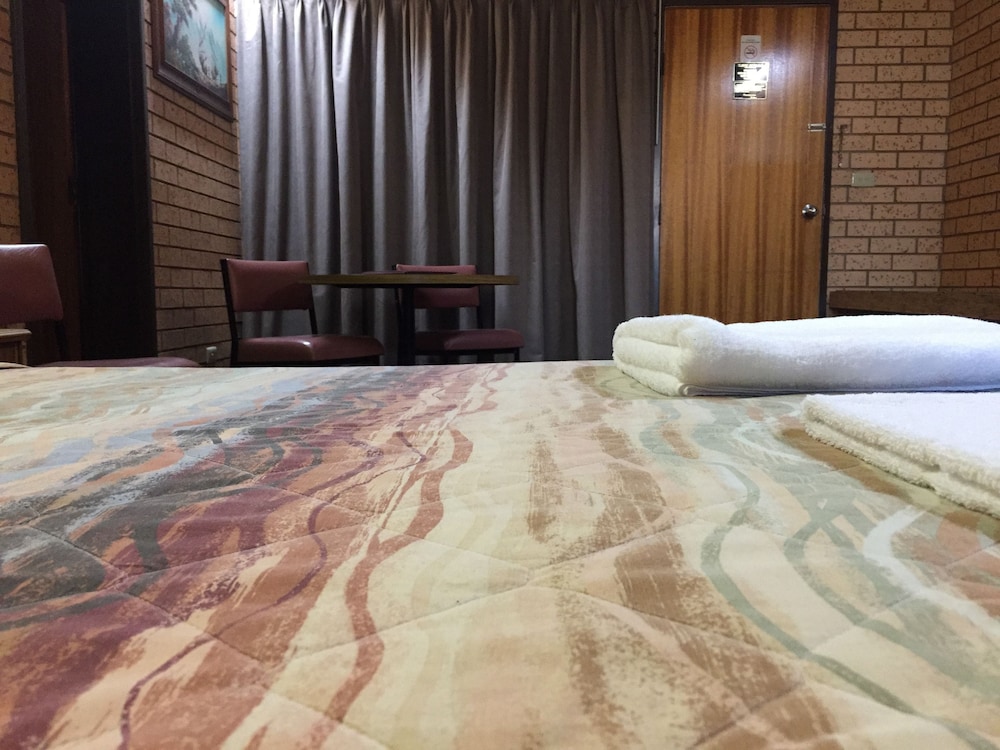 Lakeview Motel 26/60