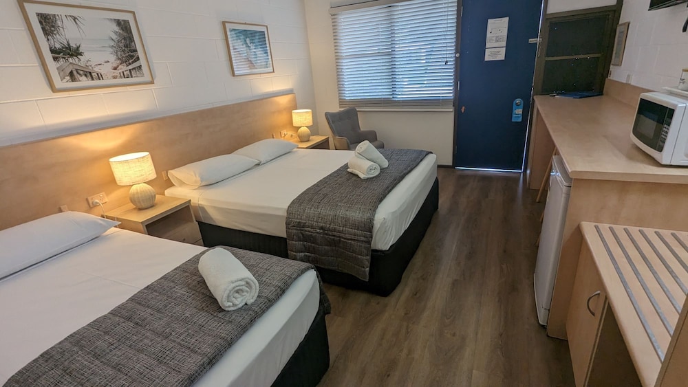 DELUXE, TWIN BEDS