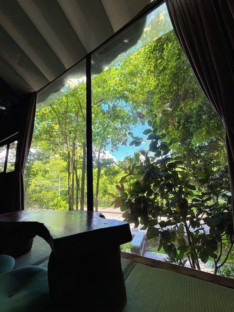 Yue Lake Backpackers 27/49