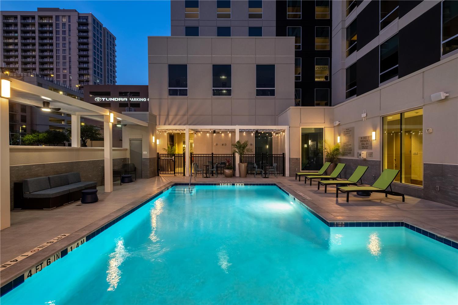 Home2 Suites by Hilton Houston Downtown Convention Center 24/24