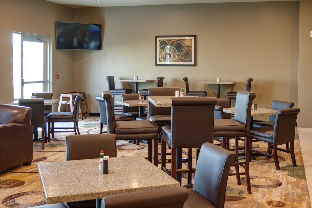 Cobblestone Hotel & Suites - Jefferson 31/39