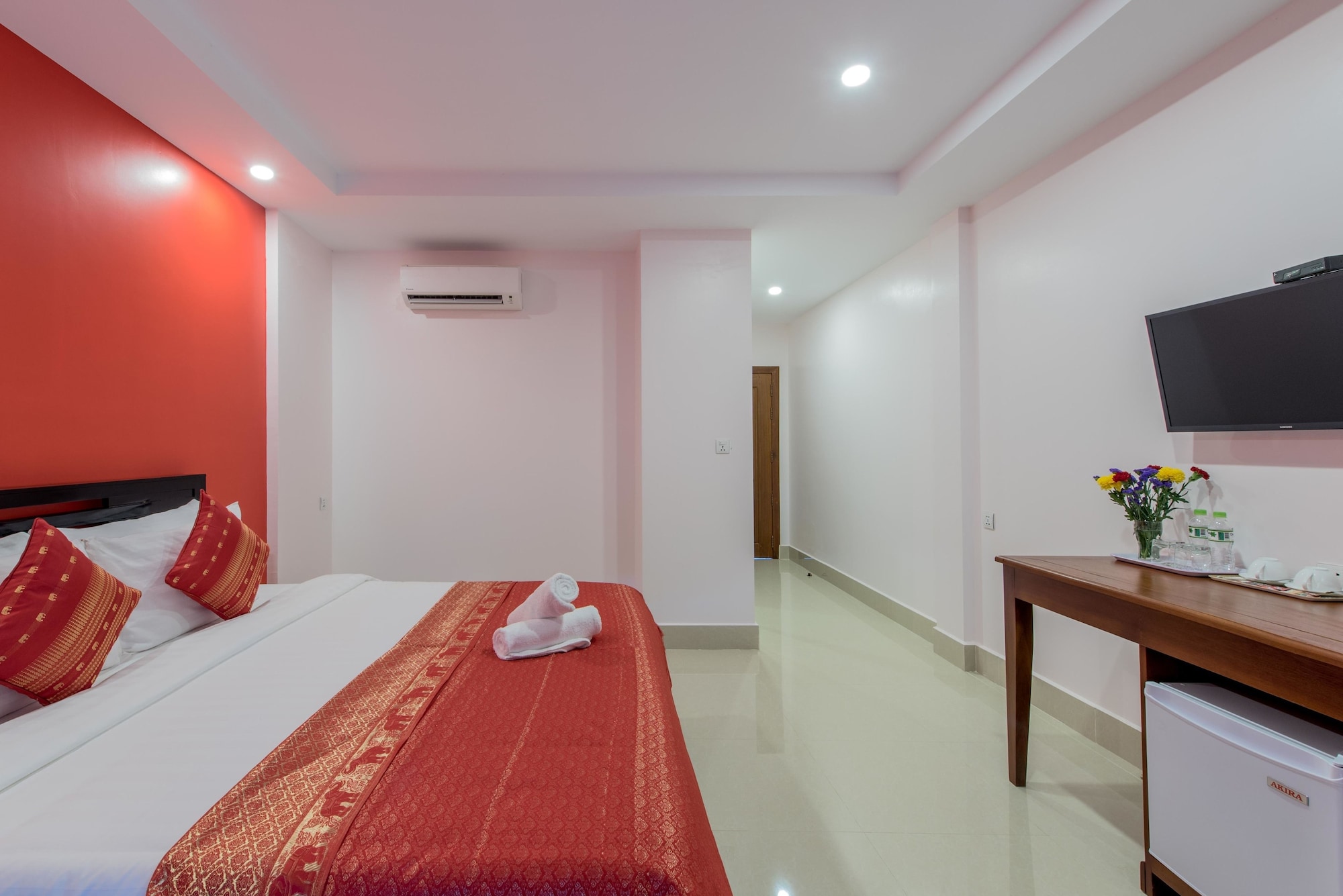DELUXE, DOUBLE BED