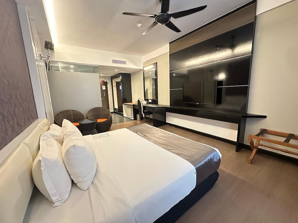 DELUXE, SUITE, DOUBLE BED
