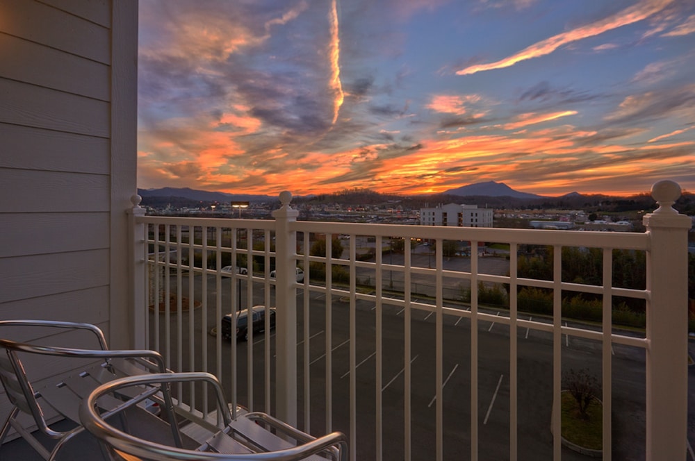 Holiday Inn Express And Suites Pigeon Forge Sevierville 25/49
