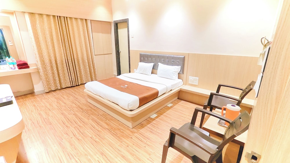 Hotel Yog Palace 25/50