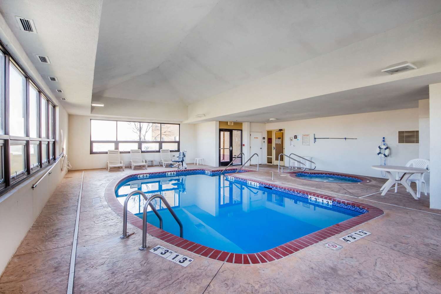 Quality Inn and Suites MidAmerica Industrial Park Area 13/21