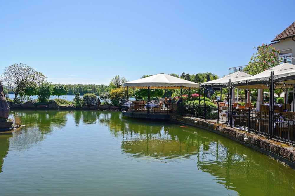 Seehotel Niedernberg - Das Dorf am See 47/49