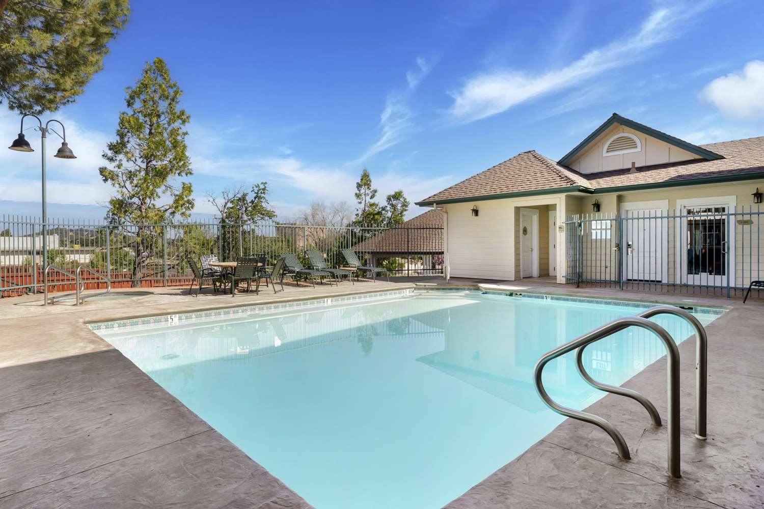Best Western Cedar Inn & Suites 36/36