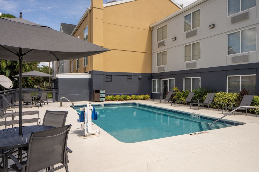 Fairfield Inn Suites By Marriott Ft Myers Cape Coral 43/50