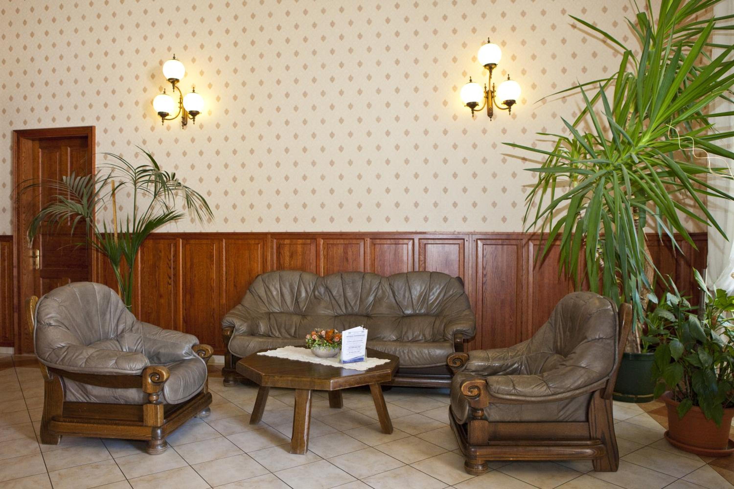 Astoria Hotel and Restaurant 26/41