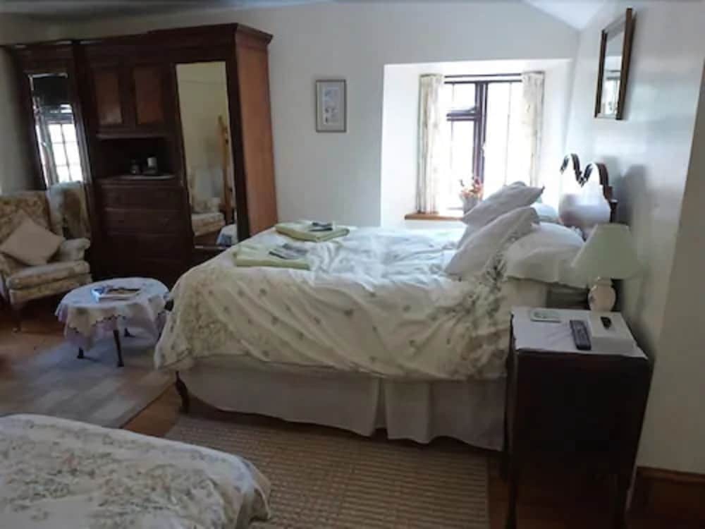 Burton Farmhouse 8/21