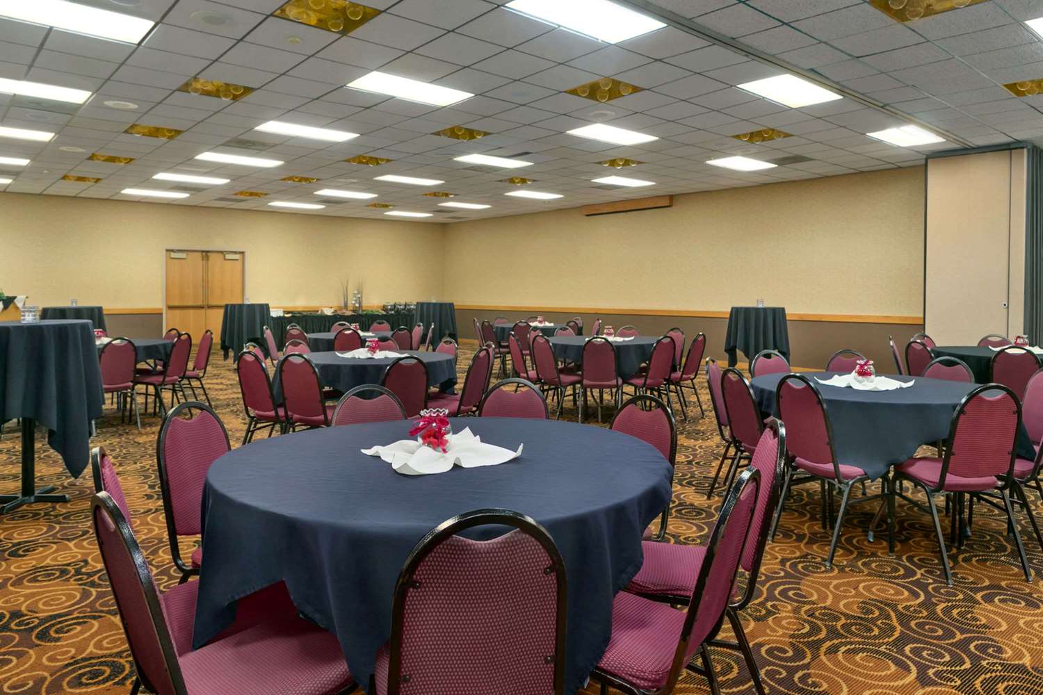 Ramada By Wyndham Bismarck 14/22