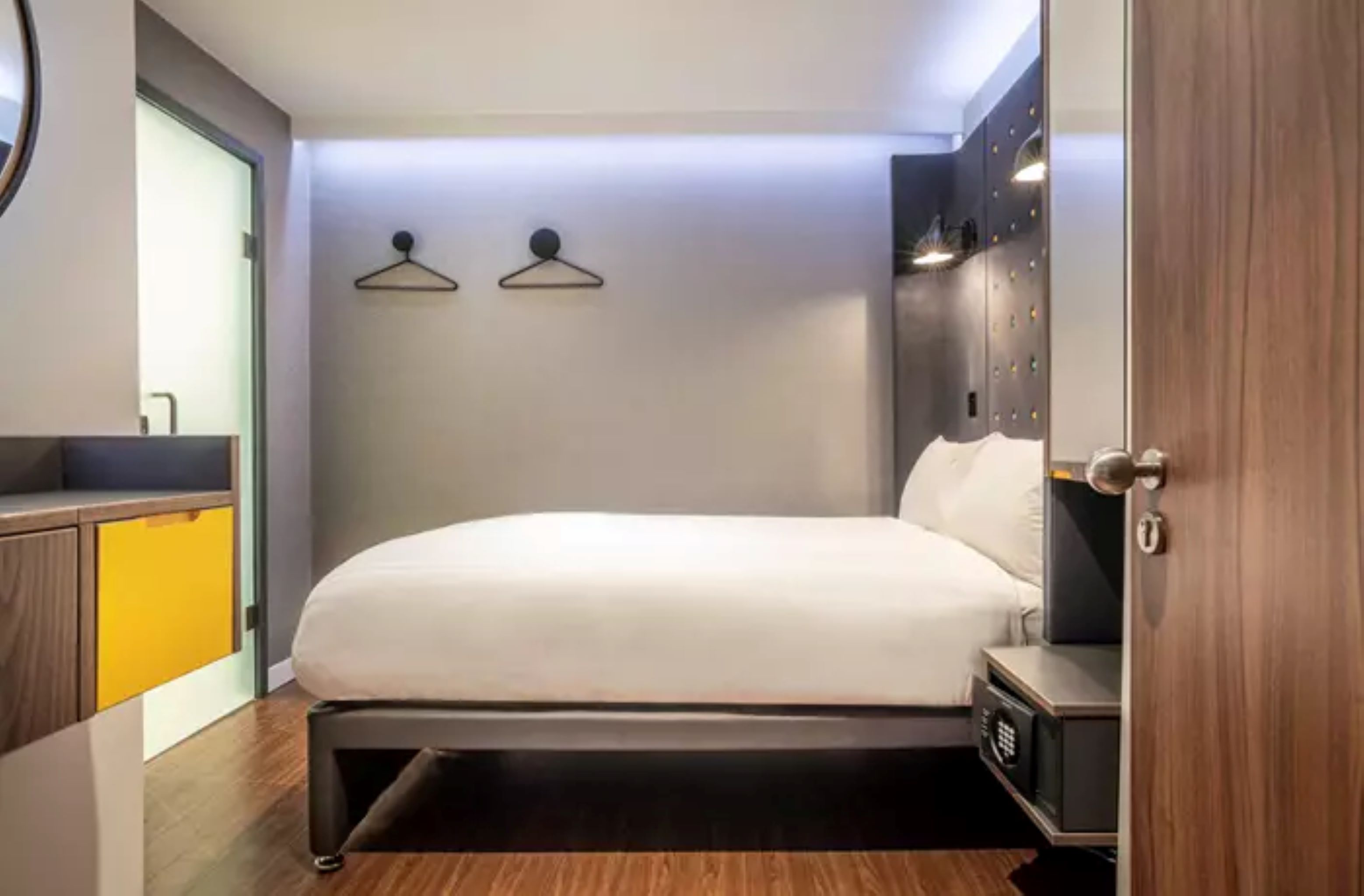 Inner, Double Bed، Point A Hotel Paddington 2/2