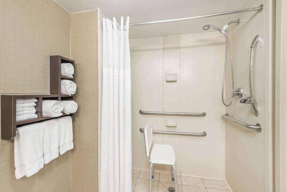 Wingate by Wyndham Springfield 60/60