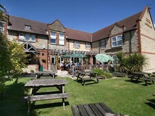 The Bolingbroke Hotel 29/35