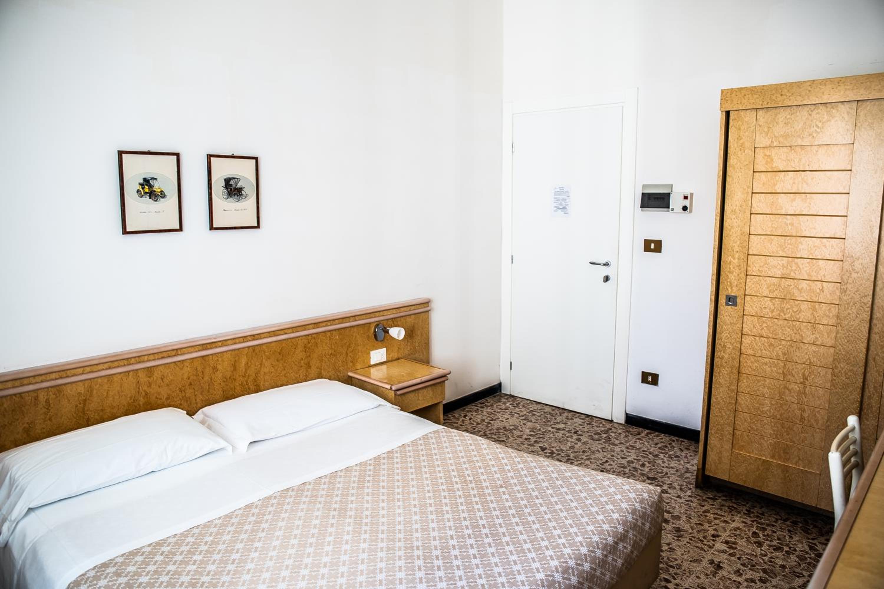 Hotel West End 12/50