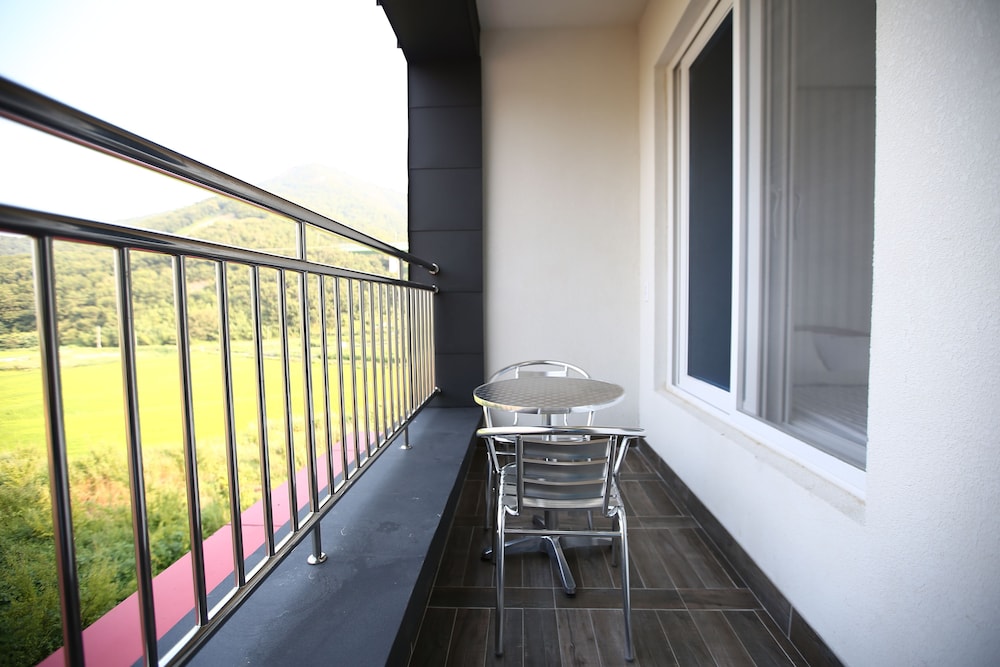 Flora Hostel Pension 4/25