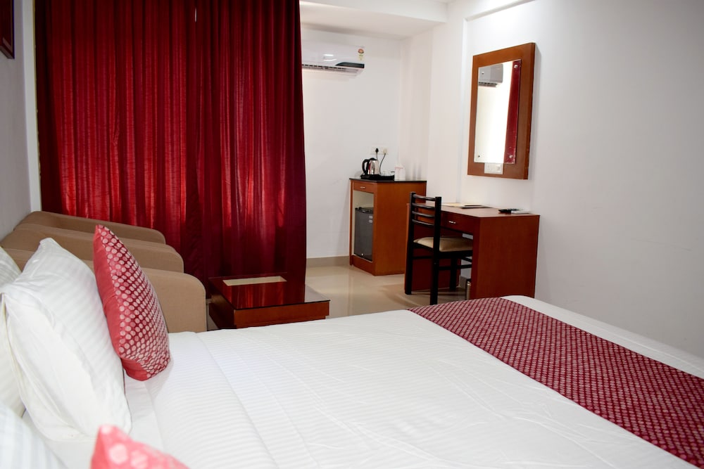 NAKSHATRA EMERALD INN GURUVAYUR 10/41