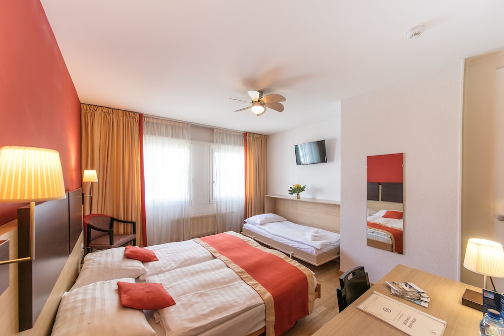 HOTEL BON PORT 14/40