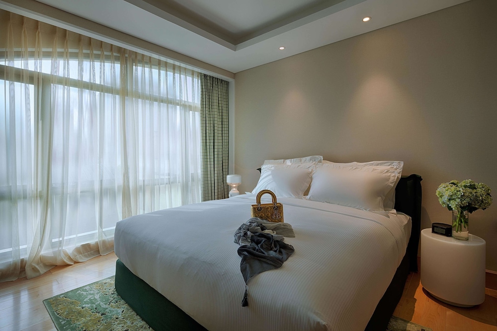 SHERWOOD SUITES 27/74