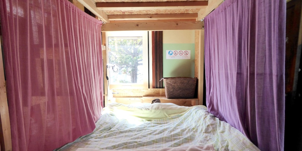 FEMALE DORM, FEMALE ONLY, ECONOMY, SHARED BATHROOM