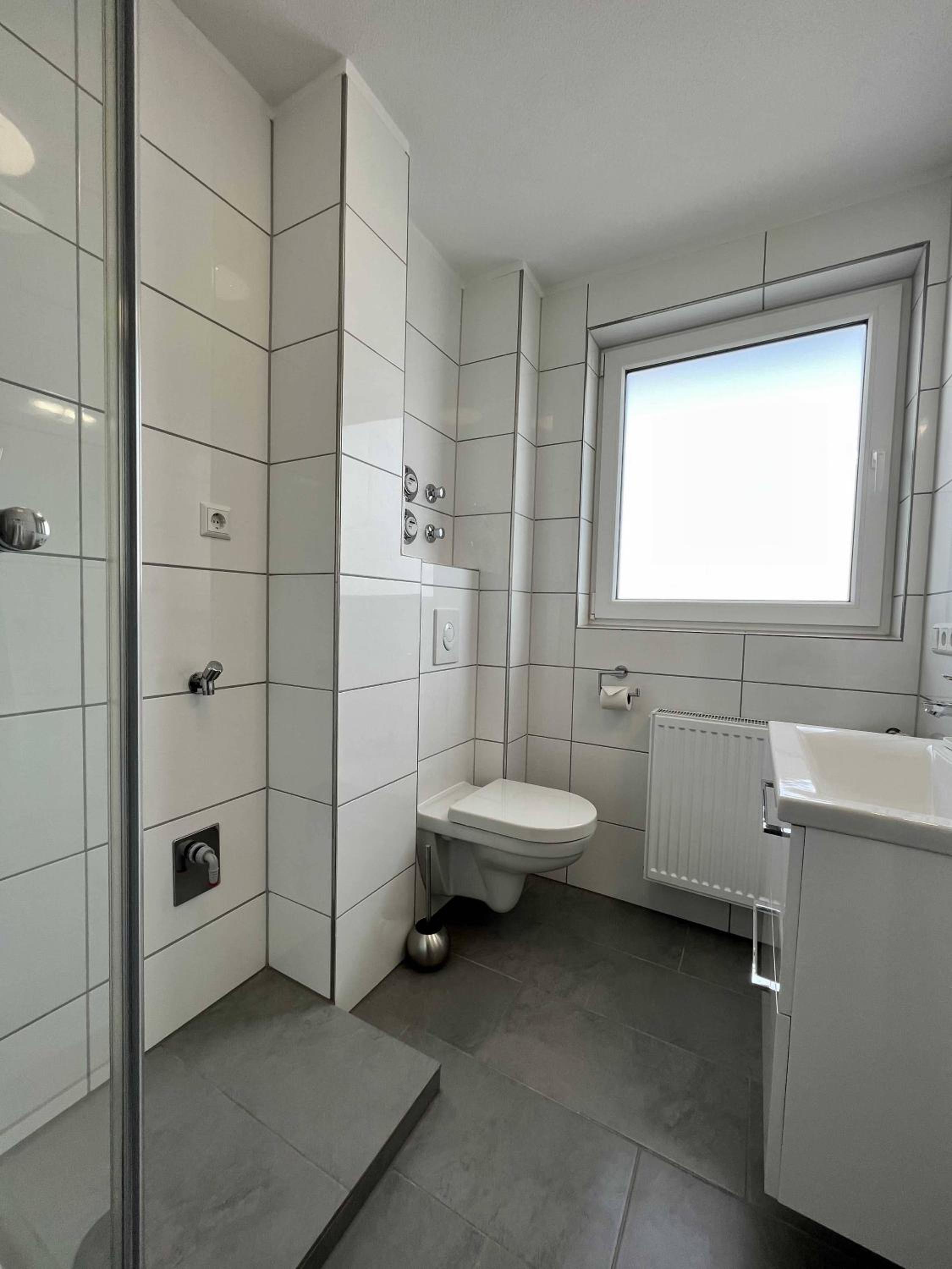 Nujen - Hotel und Apartment Stuttgart Zuffenhausen 23/25