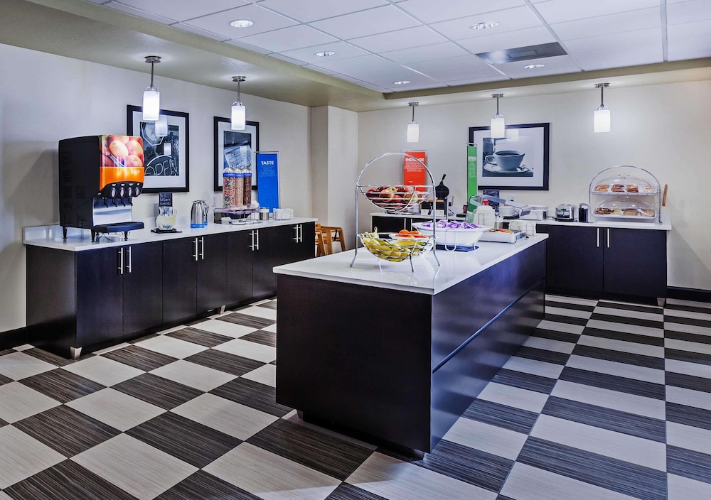 Hampton Inn and Suites Lake Jackson-Clute 10/41