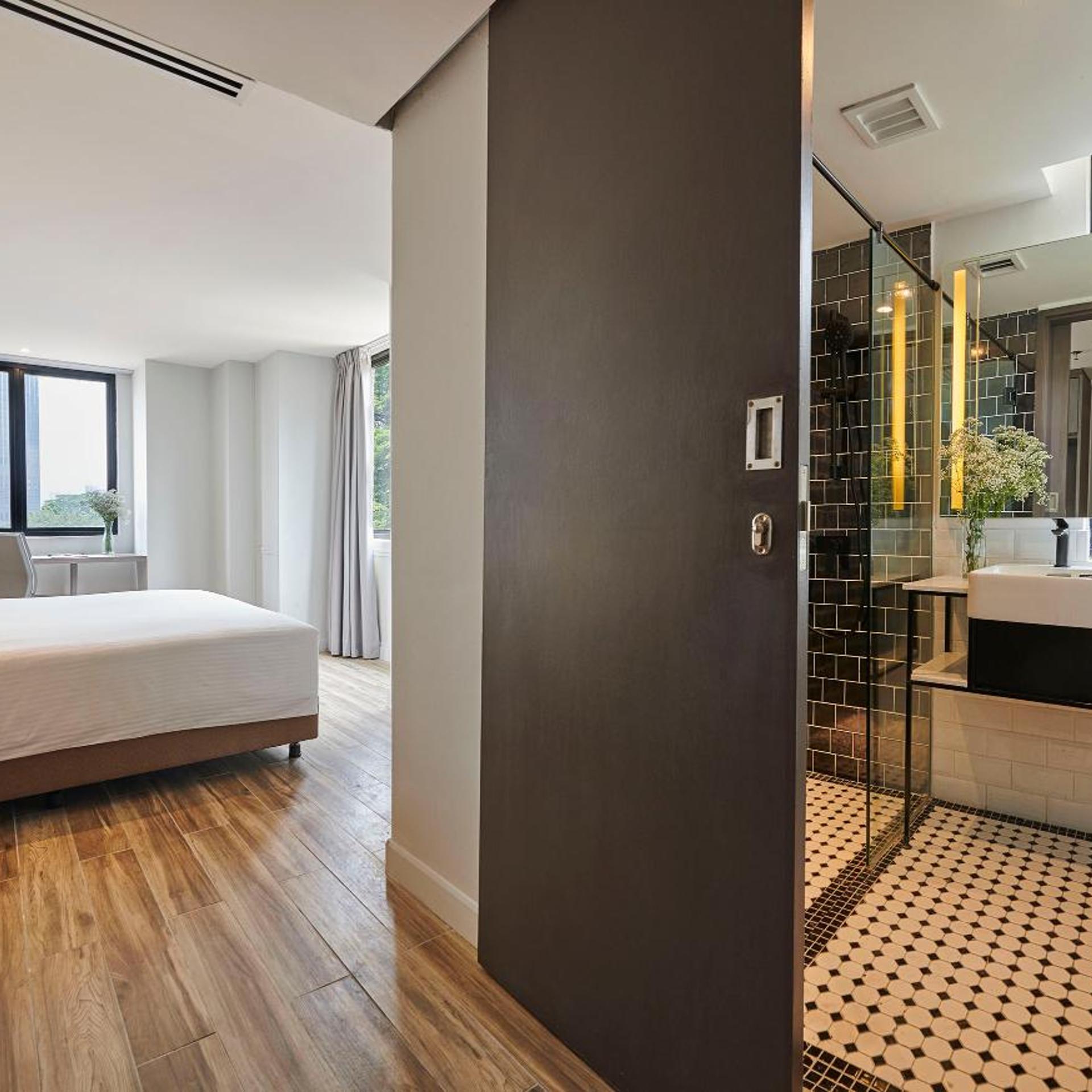 J-Hotel By Dorsett 10/36