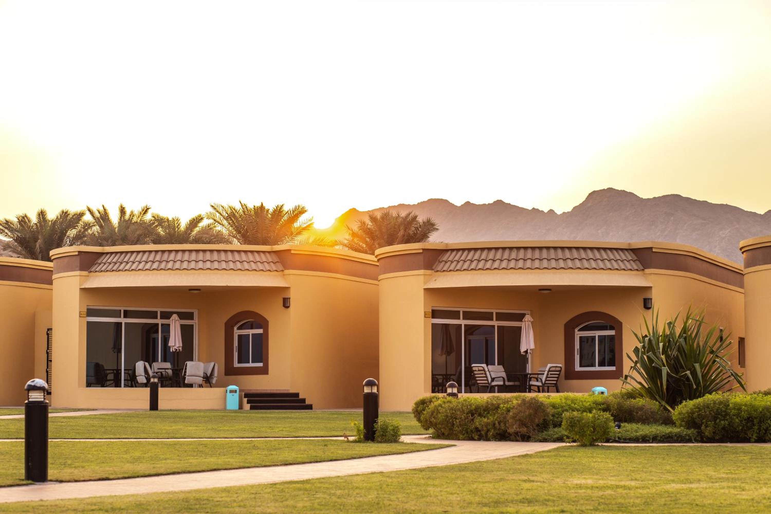 Royal Beach Hotel & Resort 4/50