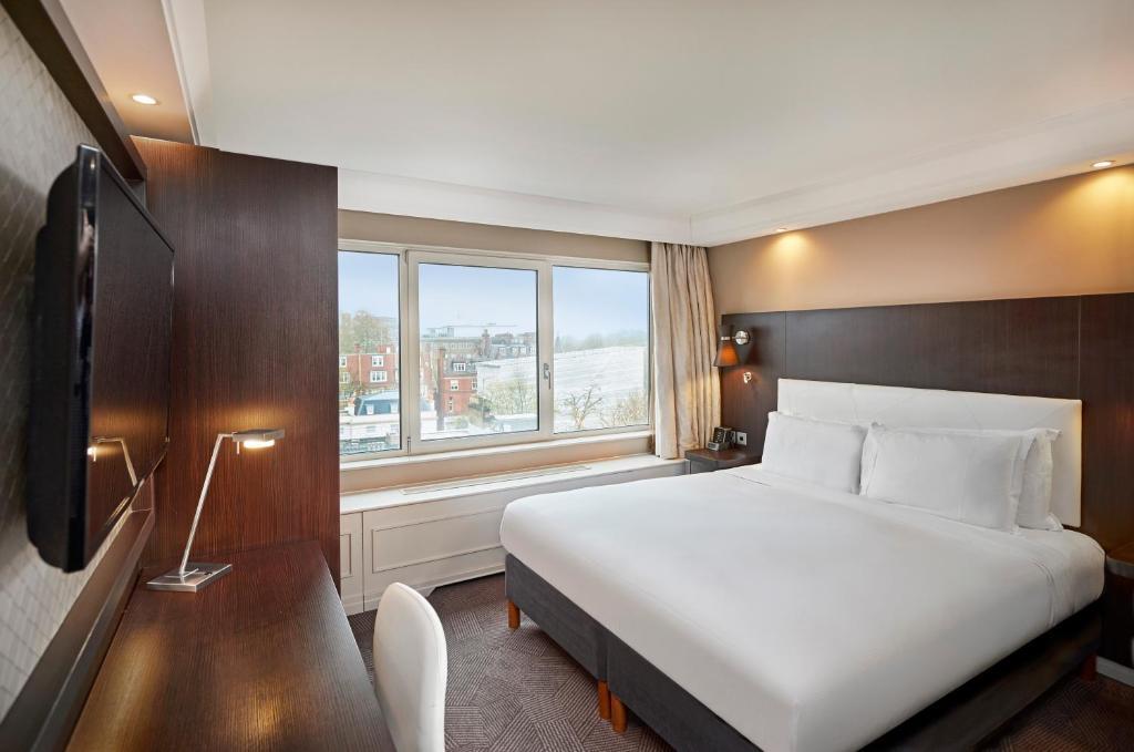 Room at Doubletree by Hilton London - Hyde Park, LONDON