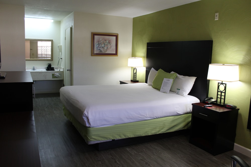 Old Town Western Inn & Suites 23/71