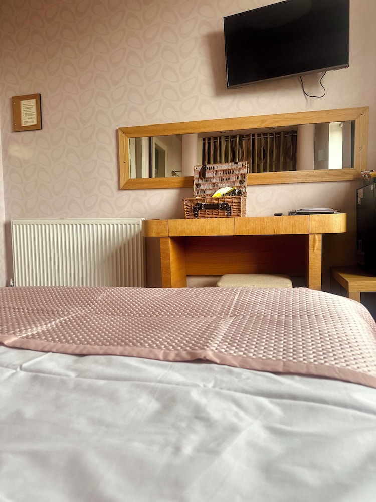 The Old Orleton Inn 24/43