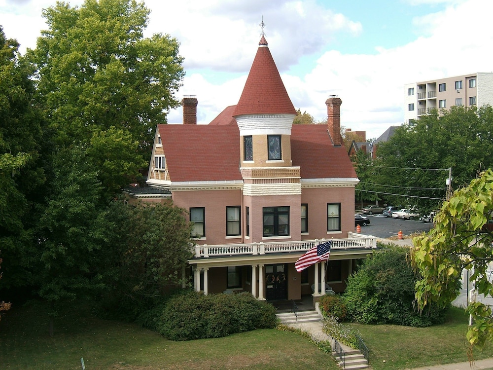 Victorian Inn Bed and Breakfast 1/29