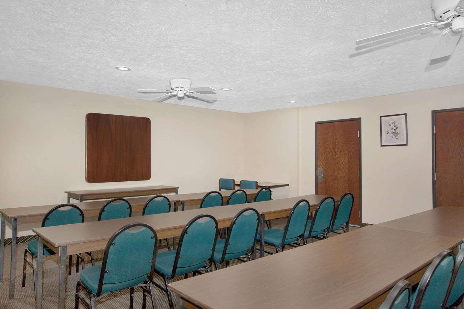 Microtel Inn & Suites by Wyndham Meridian 19/23