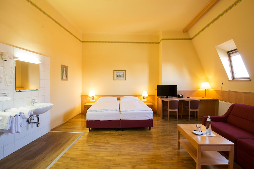 Hotel Post 11/56