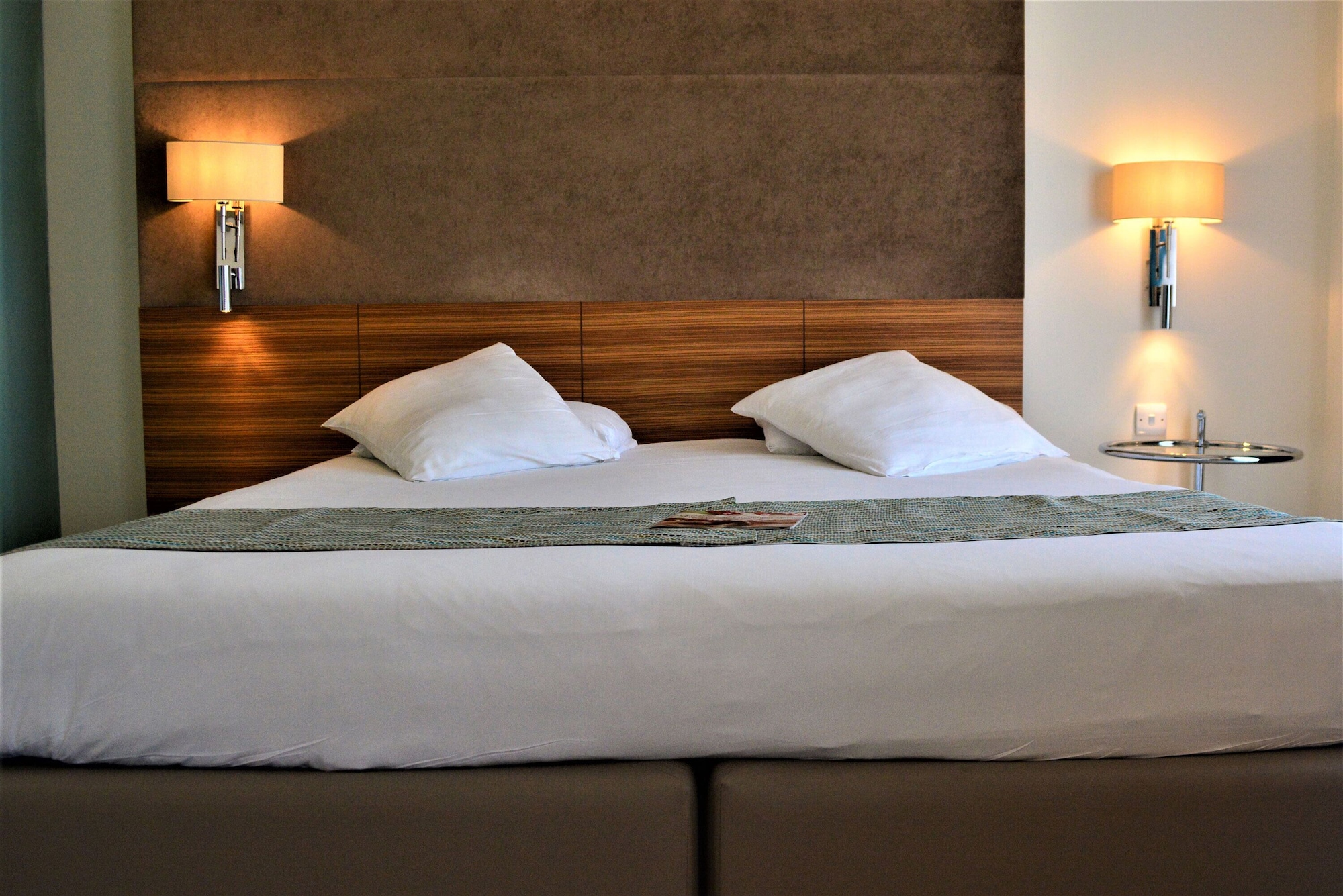 غرفة بسريرين منفصلين بحوض جاكوزي، Maritim Antonine Hotel and Spa Malta 5/10