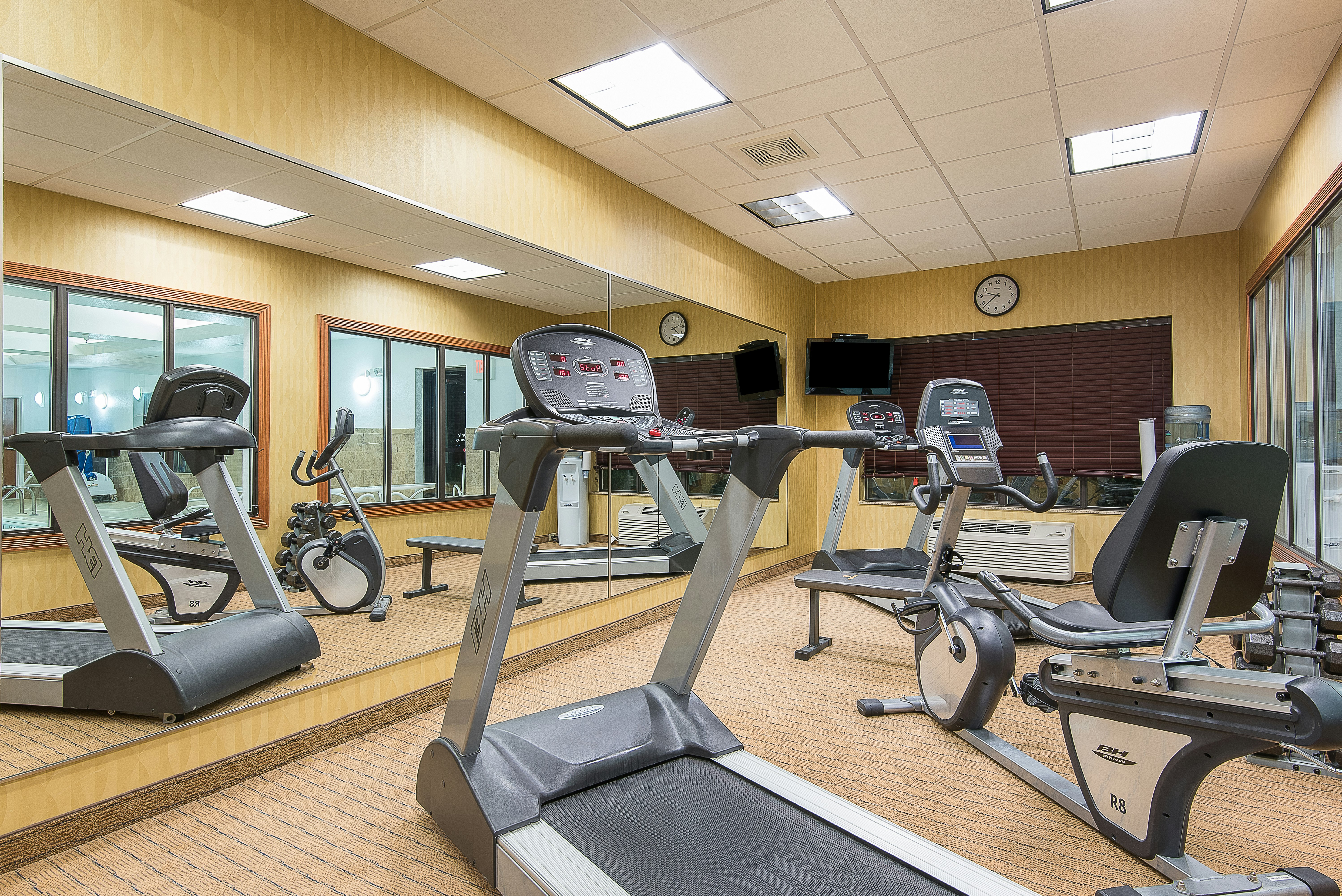 Holiday Inn Express Hotel And Suites Lafayette East 18/24
