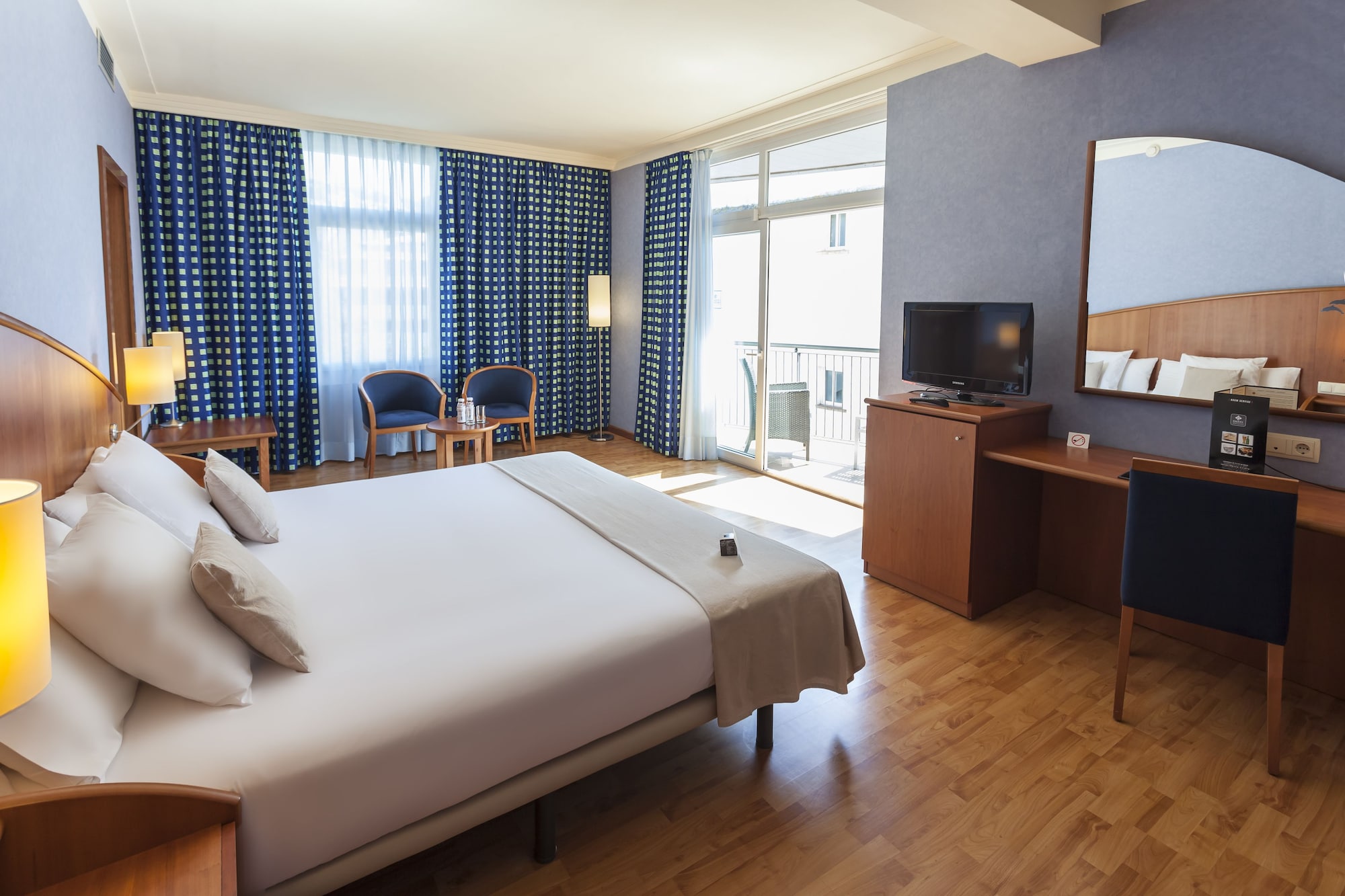 FAMILY SUITE, DOUBLE BED, SOFA