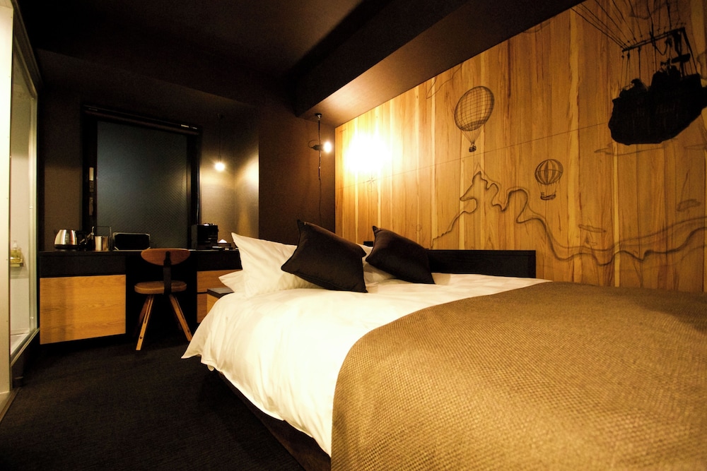 SEMI ROOM, SEMI DOUBLE BED