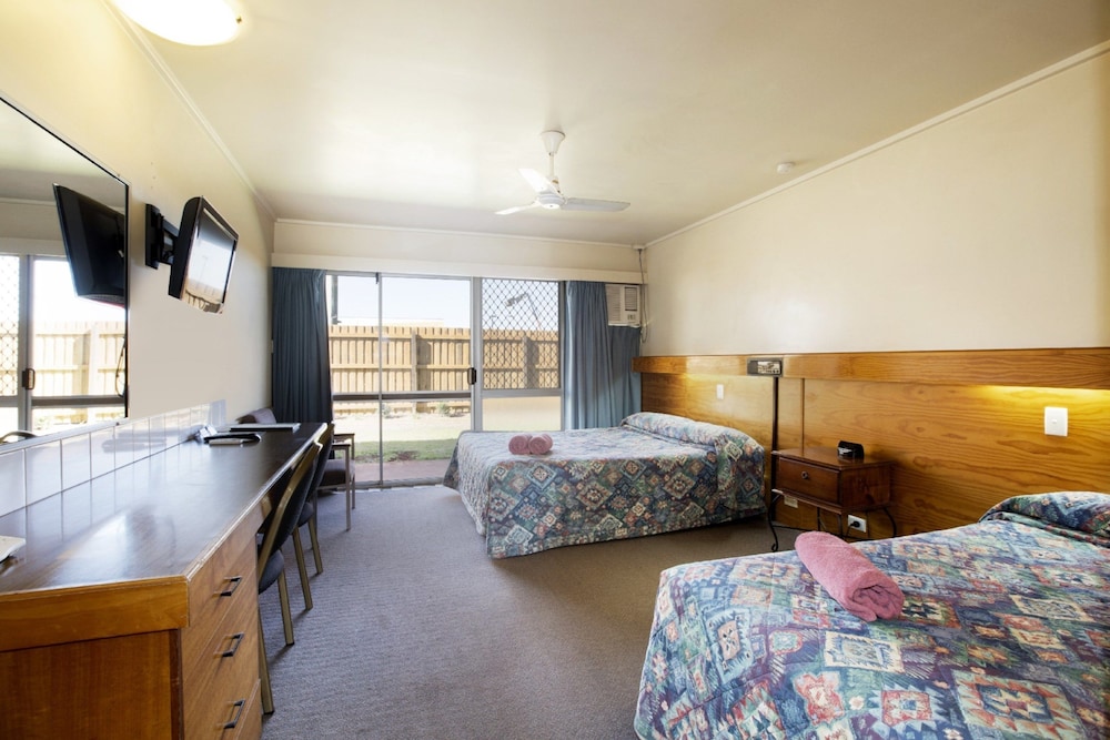 ECONOMY, 1 QUEEN AND 1 SINGLE BED