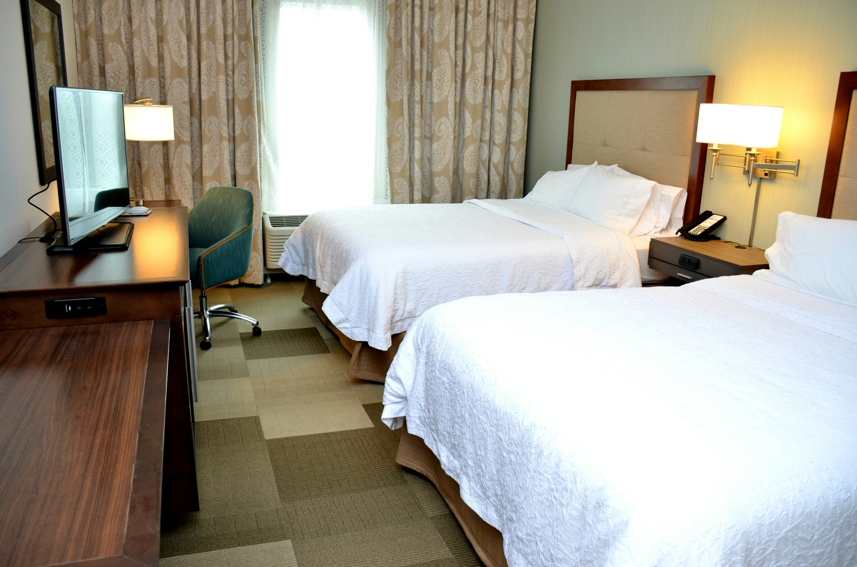Hampton Inn Suites Deland 24/77