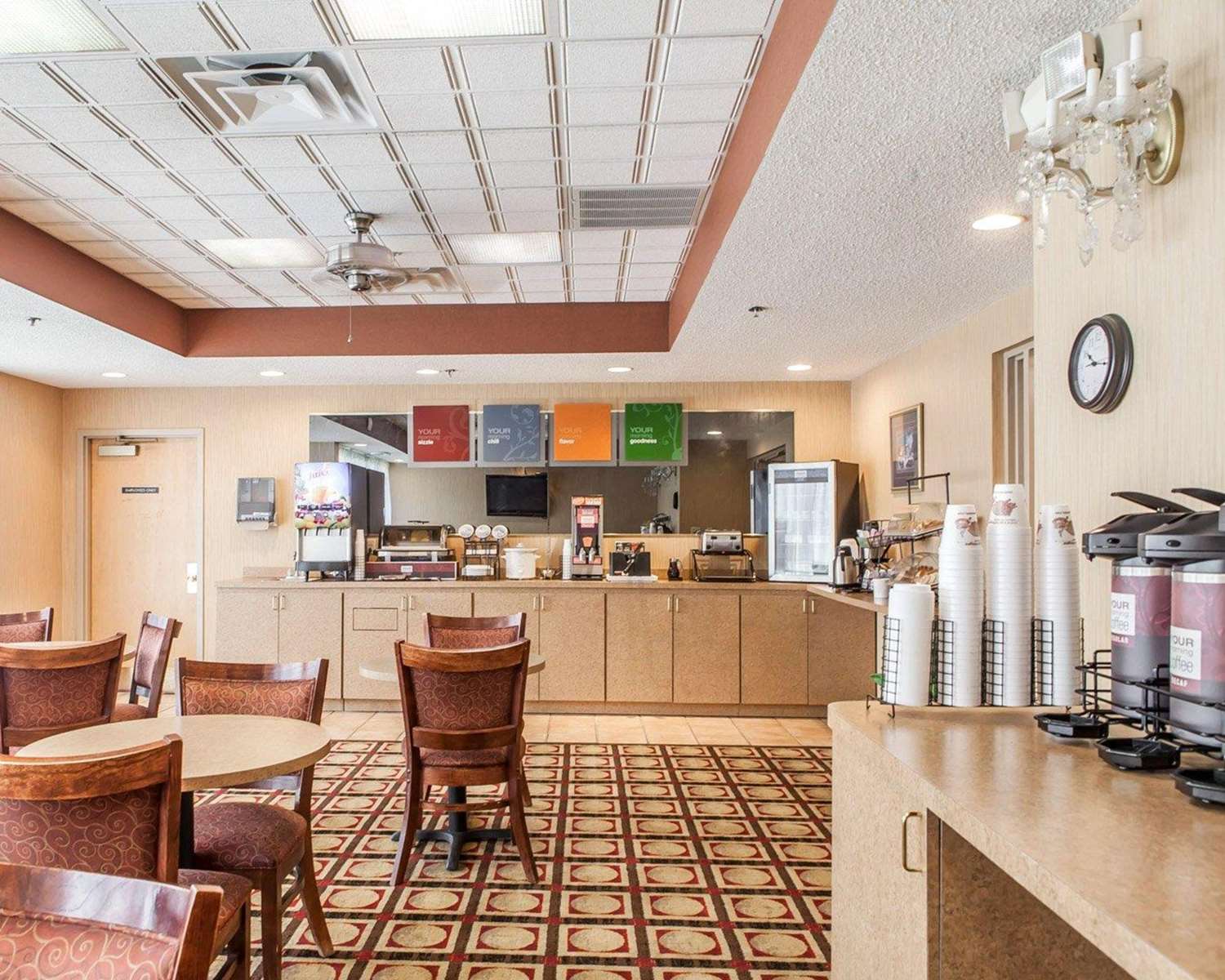 Econo Lodge Newport Smoky Mountains Gateway 18/20