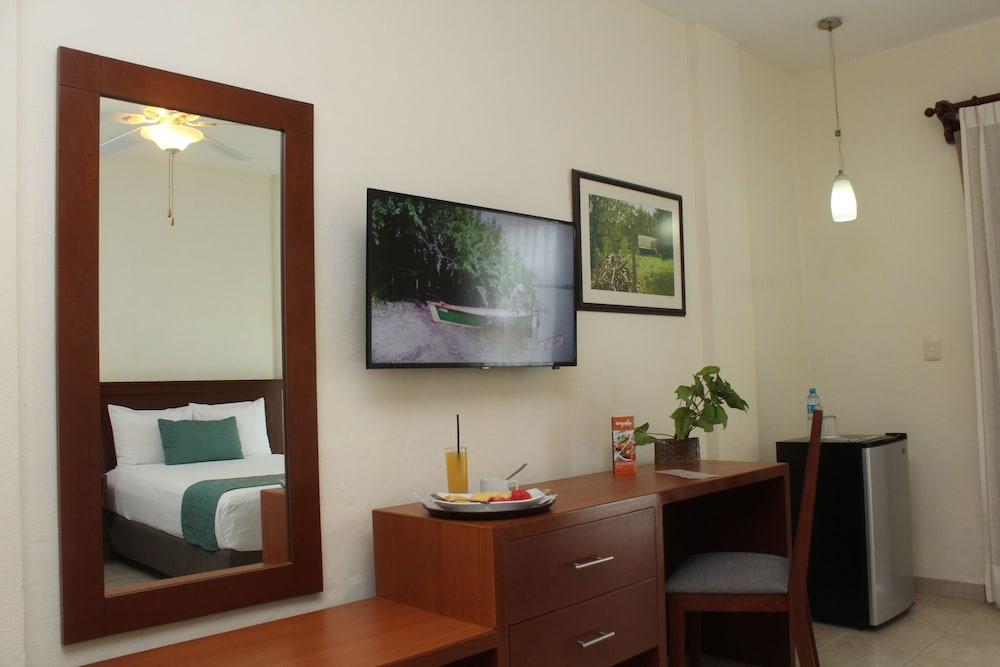 Meson de La Luna Hotel Spa 64/74