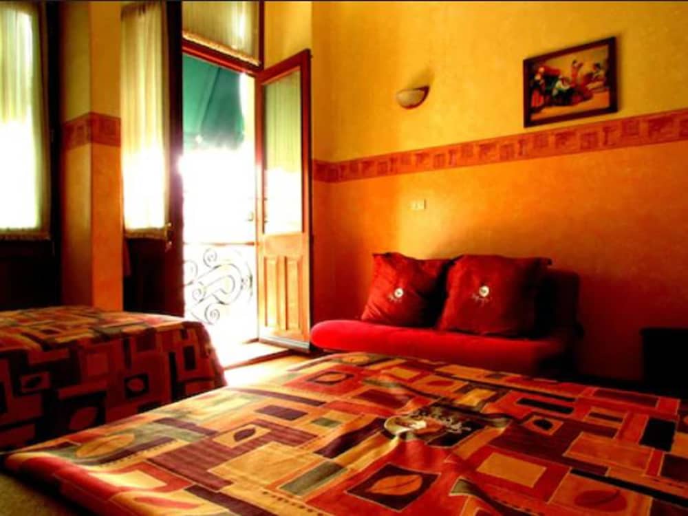 Hotel La Alhondiga 45/58