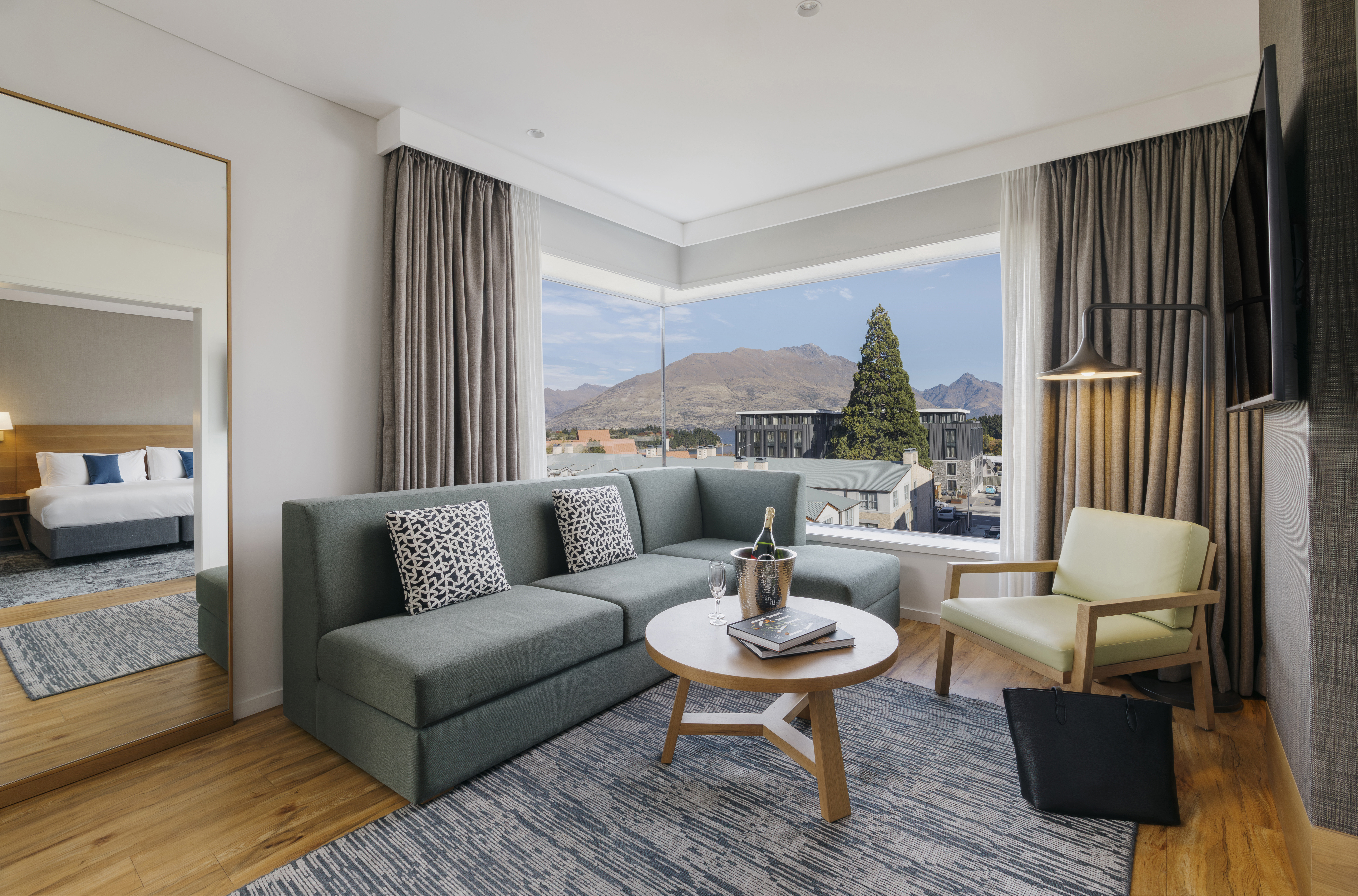 Holiday Inn Express And Suites Queenstown 50/79
