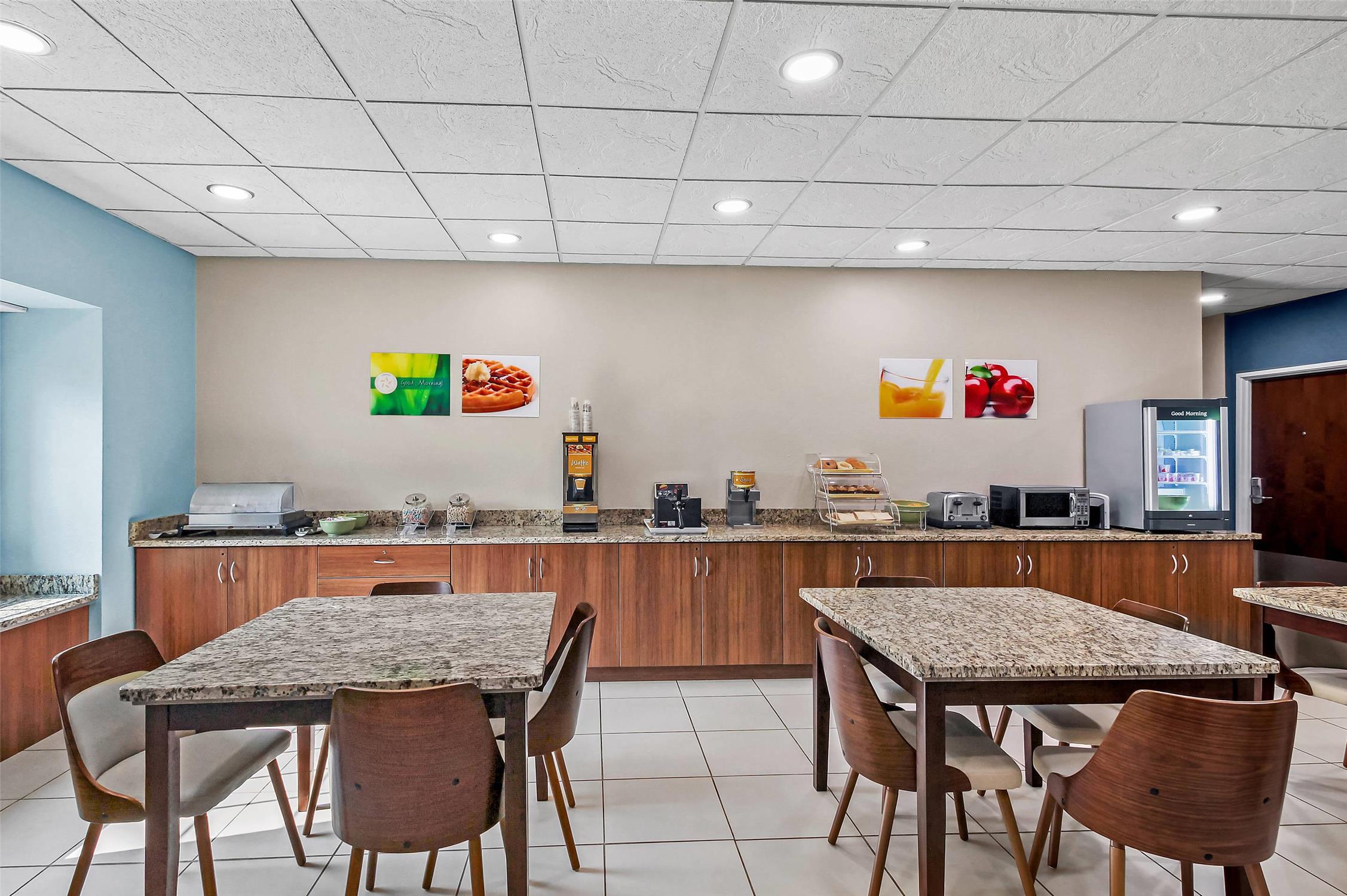 Quality Inn & Suites Washington PA 19/32