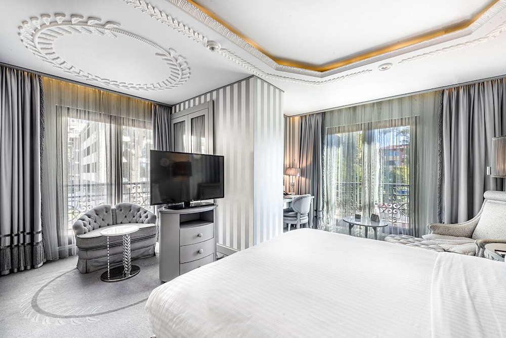 FAMILY SUITE, KING BED